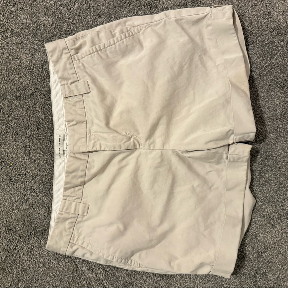 Women’s Cream Banana Republic Shorts, L